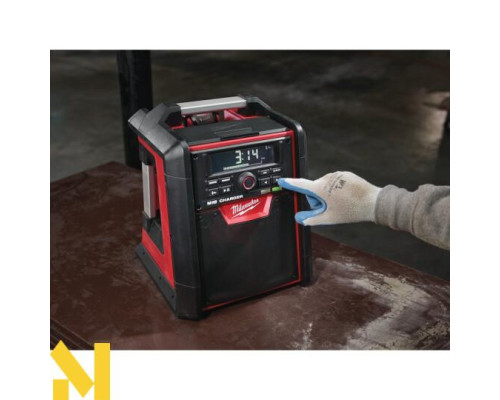 Радіоприймач/зарядний пристрій гібридний Milwaukee M18 RC-0