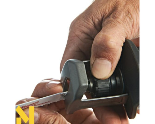 Пила шабельна акумуляторна Milwaukee M12 CHZ-402C