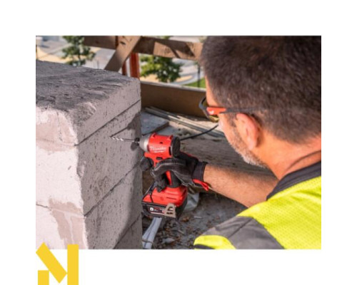 Шуруповерт акумуляторний ударний Milwaukee M18 BLIDRC-0 + акумулятор Milwaukee M18 B2 2 (без ЗП)