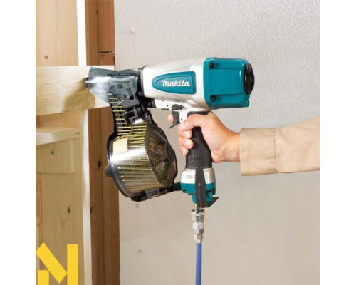 Цвяхозабивач пневматичний Makita AN613