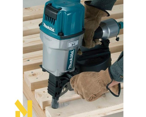 Цвяхозабивний пістолет Makita AN960