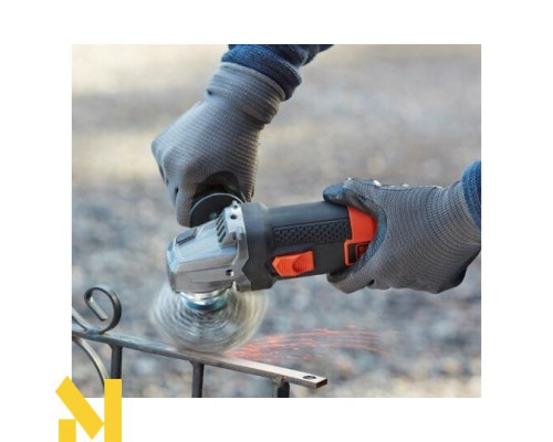 Болгарка (кутова шліфмашина) Black&Decker BEG220