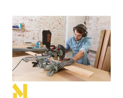 Пила торцювальна мережева Black&Decker BES700