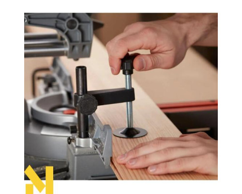 Пила торцювальна мережева Black&Decker BES700