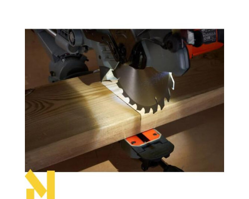 Пила торцювальна мережева Black&Decker BES701