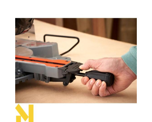 Пила торцювальна мережева Black&Decker BES701