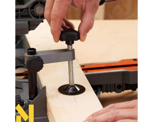 Пила торцювальна мережева Black&Decker BES702