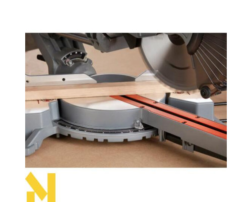 Пила торцювальна Black&Decker BES710