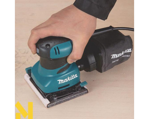 Шліфмашина вібраційна Makita BO4555