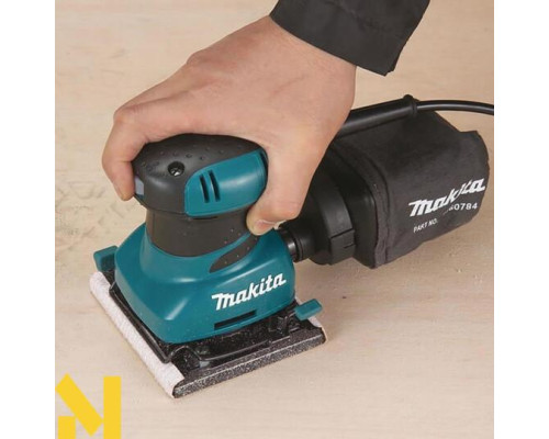 Шліфмашина вібраційна Makita BO4556