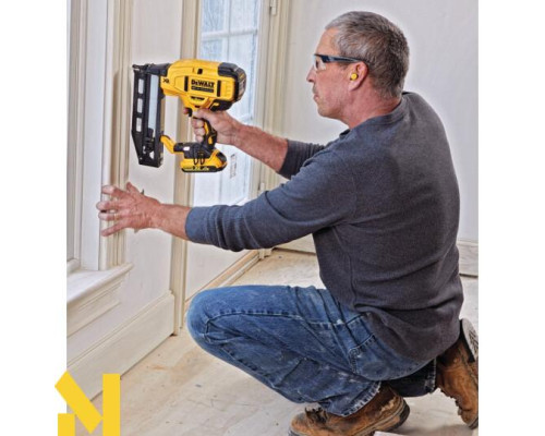 Цвяхозабивач акумуляторний безщітковий DeWALT DCN662N (без АКБ та ЗП)