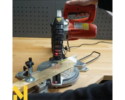 Пила торцювальна HECHT 813