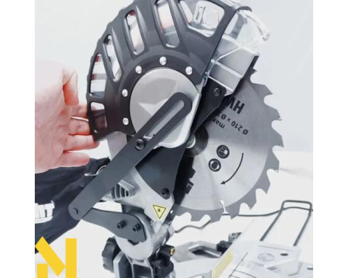 Пила торцювальна HECHT 813