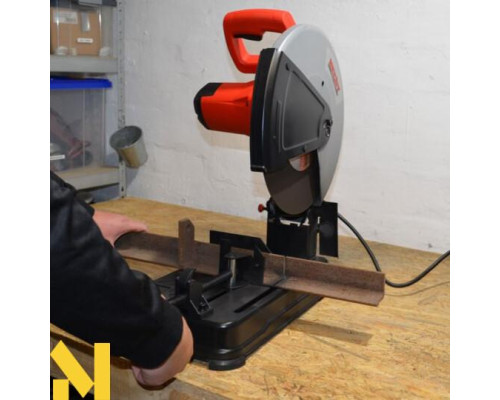 Пила торцювальна Hecht 835