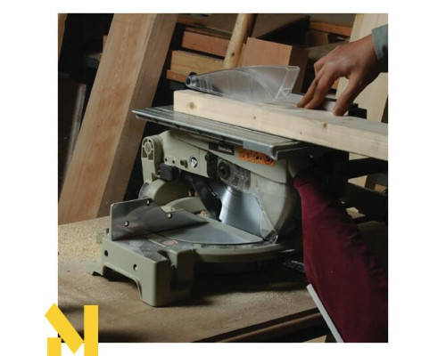 Пила торцювальна Makita LH1040